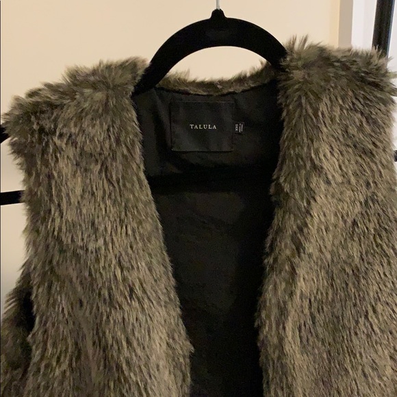 TALULA (ARITZIA) Faux Fur Vest - Picture 2 of 4